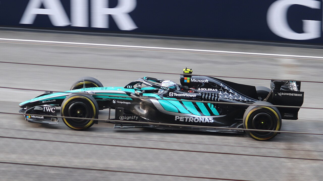 Kimi Antonelli com o carro da Mercedes no GP do Bahrein de 2026, em foto de arquivo