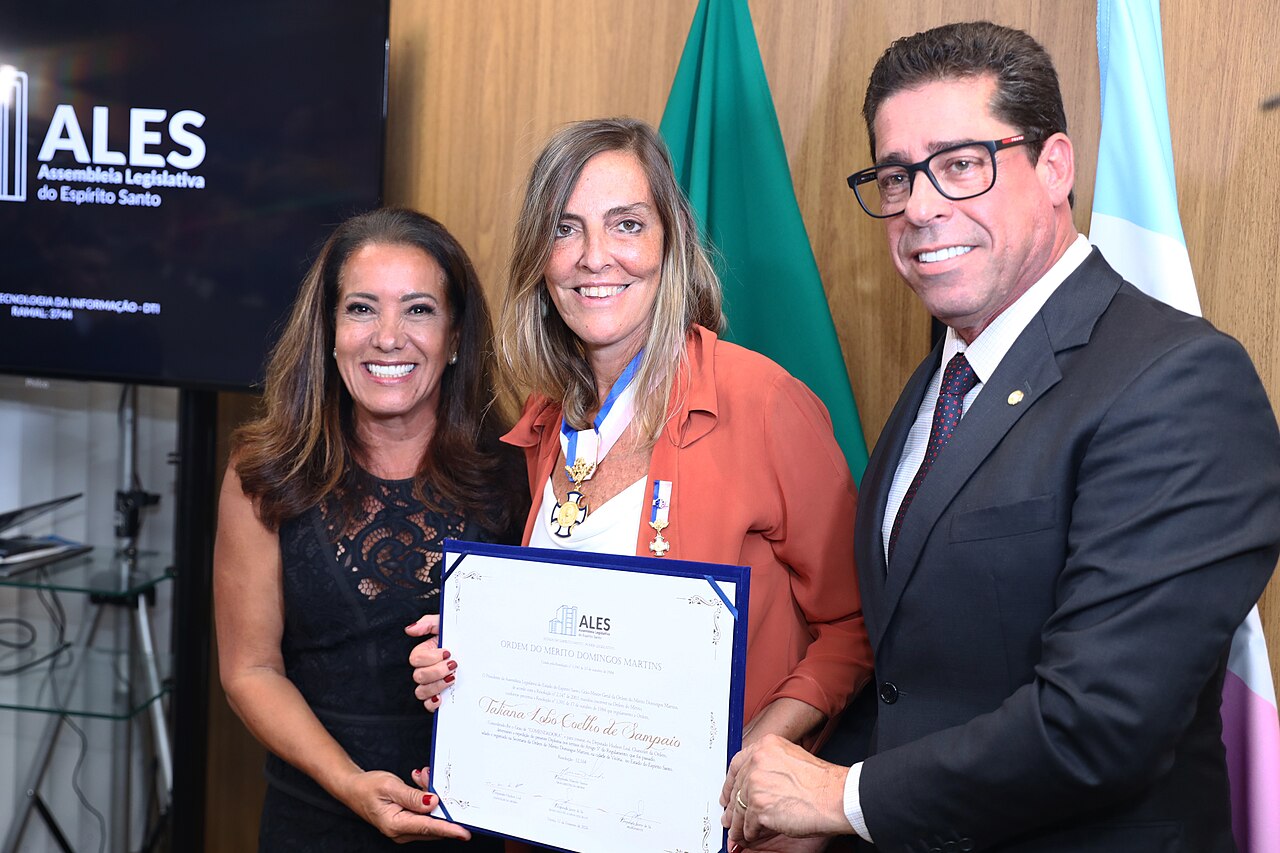 Entrega de comenda à pesquisadora Tatiana Sampaio e equipe na Assembleia Legislativa do Espírito Santo