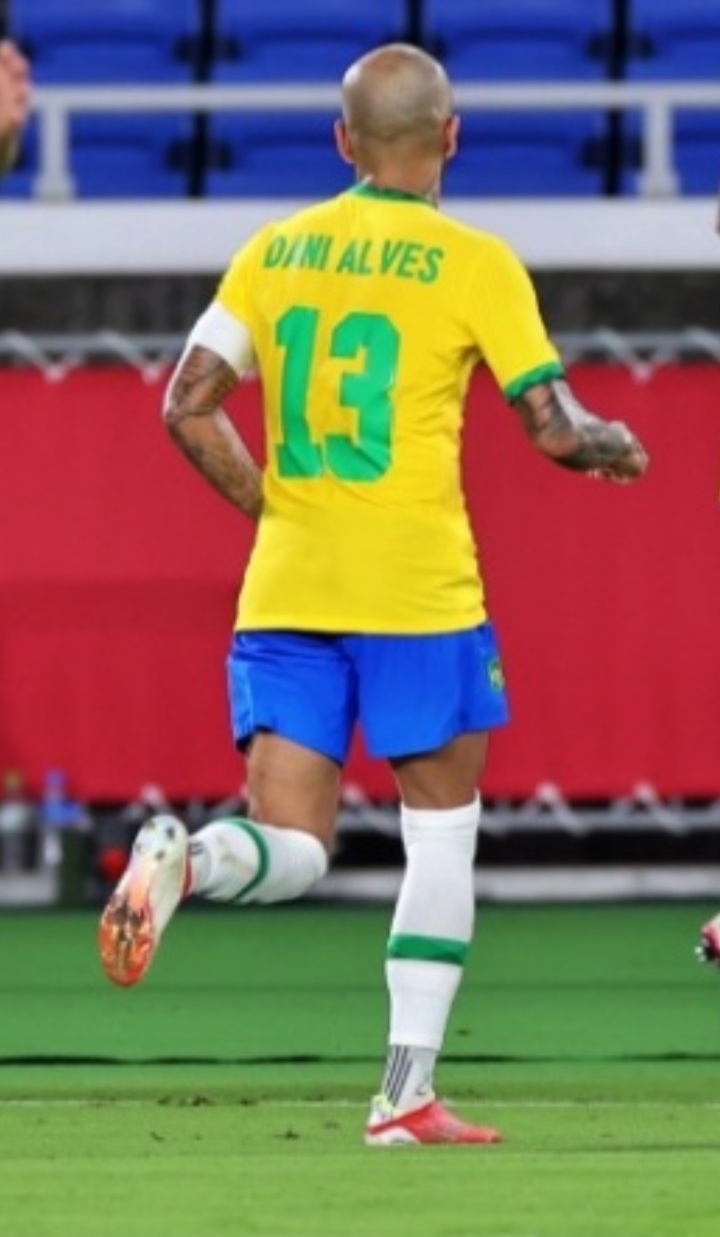 Daniel Alves em jogo da seleção brasileira, em foto de arquivo