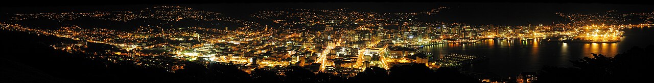Wellington, capital da Nova Zelândia, à noite, em foto de arquivo