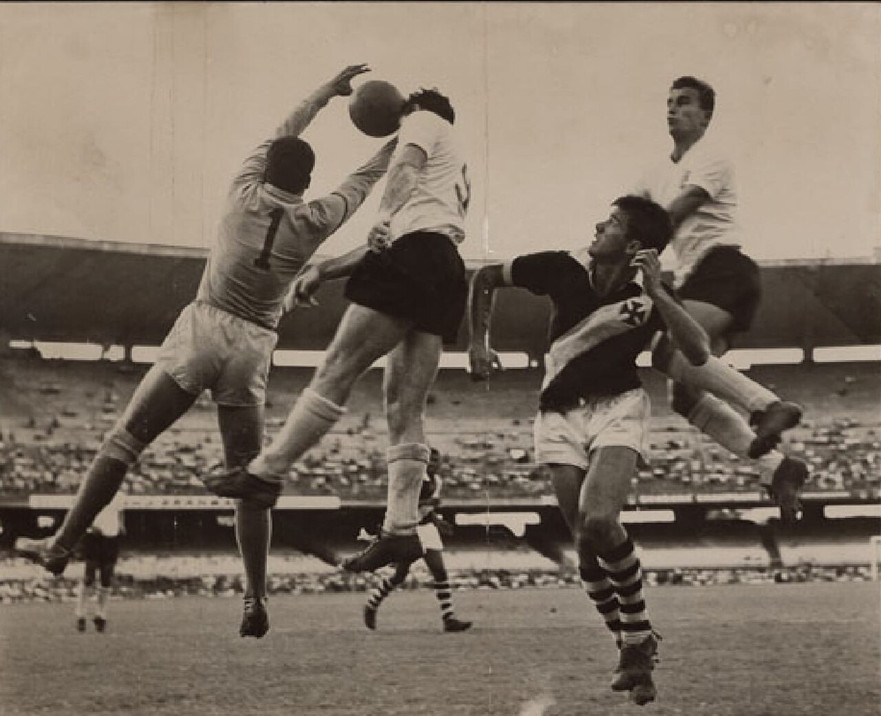 Lance de Vasco x Corinthians no Torneio Rio-São Paulo de 1957, em foto histórica de arquivo